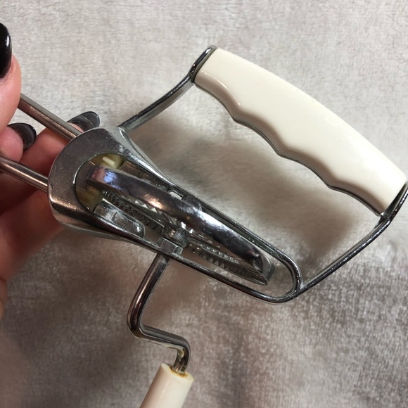 FINAL SALE- LEAVING CLOSET-NO FURTHER DISCOUNTS - Picture 5 of 5